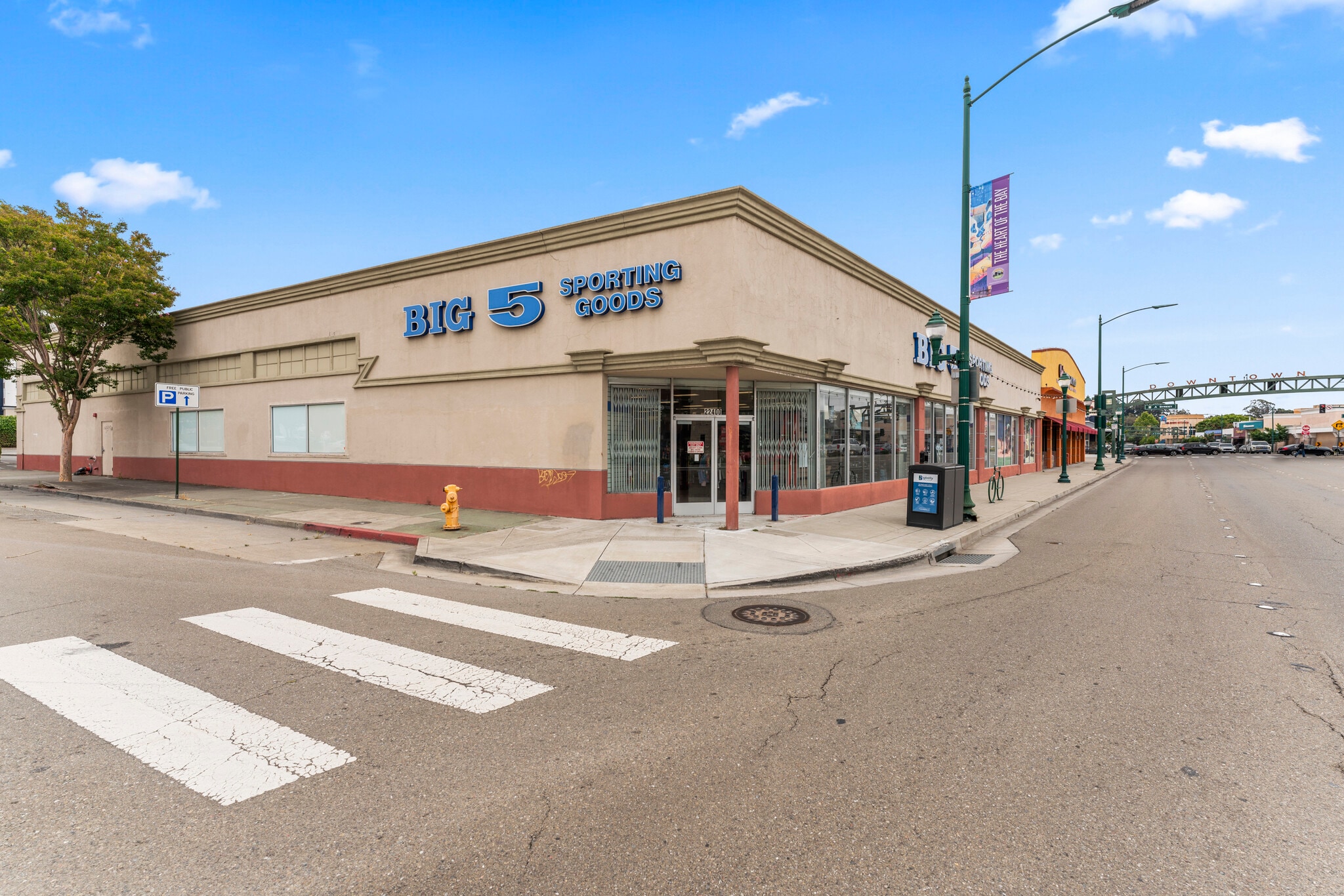 22400-22412 Foothill Blvd, Hayward, CA à vendre Photo de l’immeuble– Image 1 sur 9