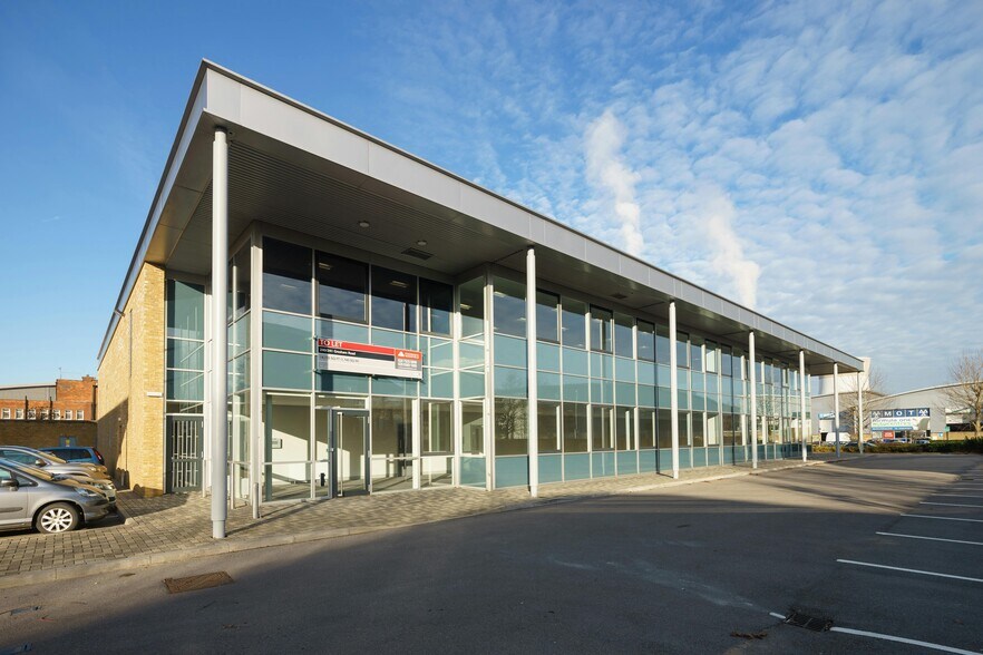 240-241 Gresham Rd, Slough à louer - Photo de l’immeuble – Image 2 sur 11