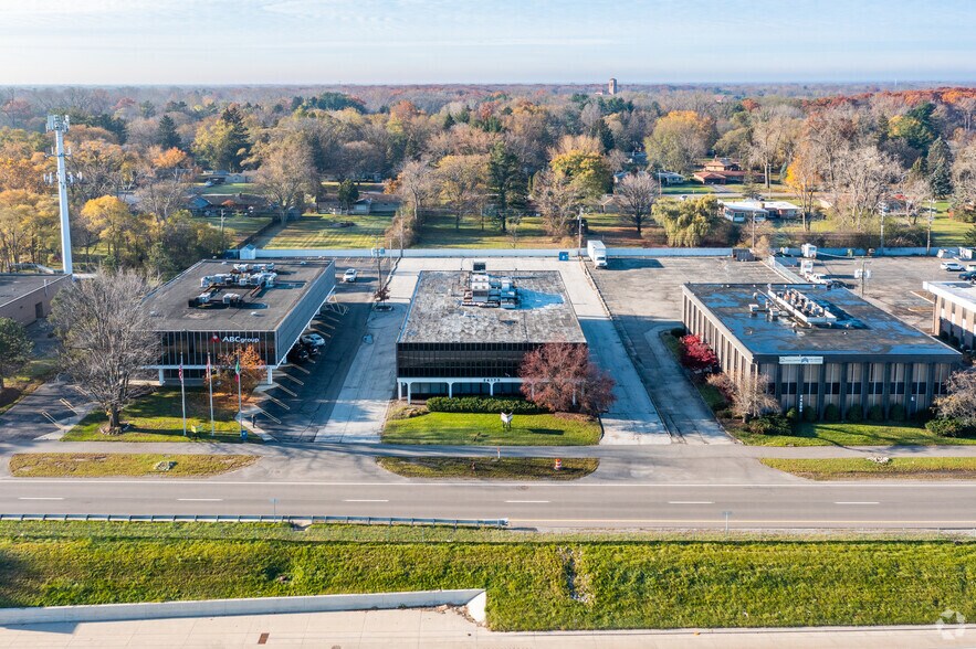 24175 Northwestern Hwy, Southfield, MI à louer - Aérien – Image 2 sur 12
