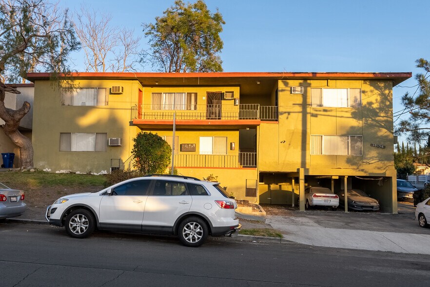 10136 Silverton Ave, Tujunga, CA à vendre - Photo de l’immeuble – Image 2 sur 13