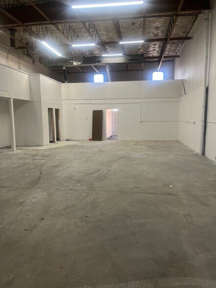 8762-8768 Monroe St, Sandy, UT à louer - Photo de l’immeuble – Image 2 sur 4