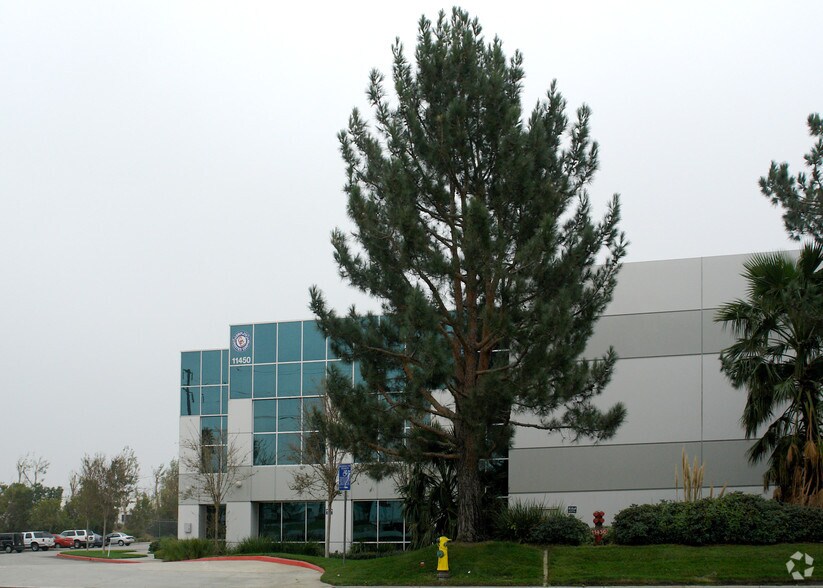 11450 Philadelphia St, Jurupa Valley, CA à louer - Photo de l’immeuble – Image 2 sur 12