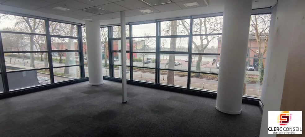 Bureau dans Rouen à louer - Photo de l’immeuble – Image 2 sur 13