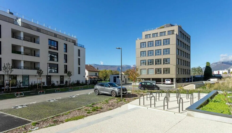 Rue Des Javaux, Eybens à vendre - Photo de l’immeuble – Image 1 sur 6