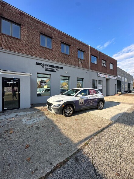 11 Prospect Ave, Hewlett, NY à louer - Photo de l’immeuble – Image 1 sur 2