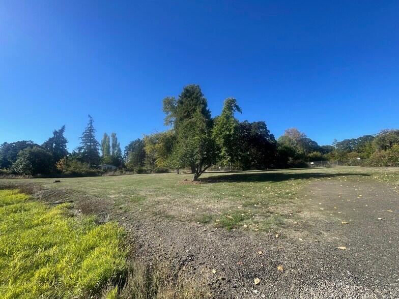 200 N Gun Club Rd, Independence, OR à vendre - Photo de l’immeuble – Image 3 sur 5