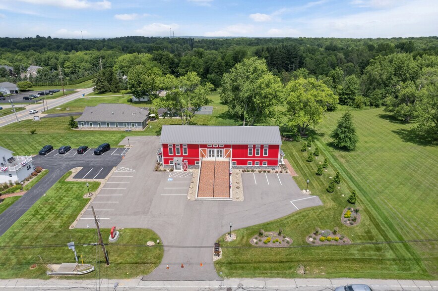 1225 Bell Rd, Chagrin Falls, OH à louer - Photo de l’immeuble – Image 2 sur 11