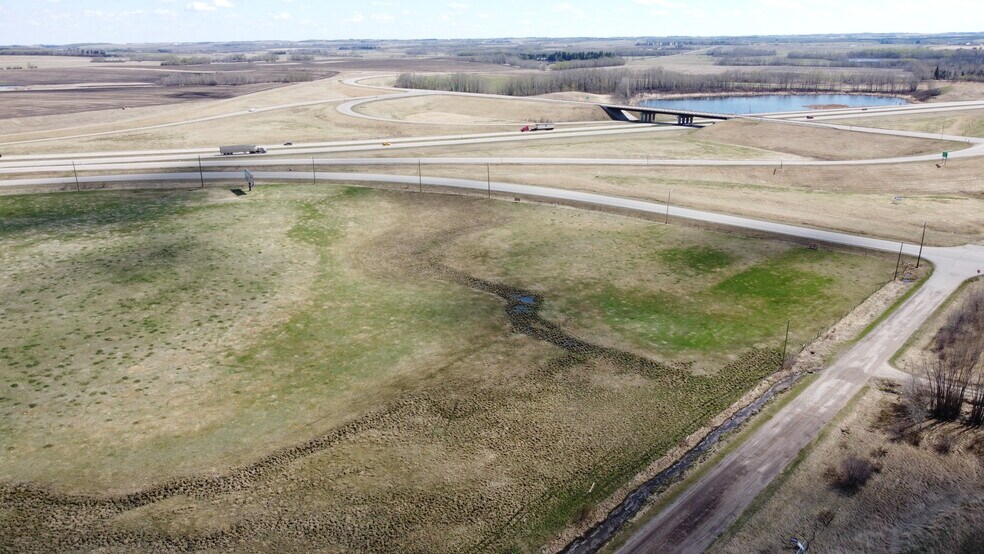 5601 Woodland, Innisfail, AB à vendre - Photo de l’immeuble – Image 3 sur 9