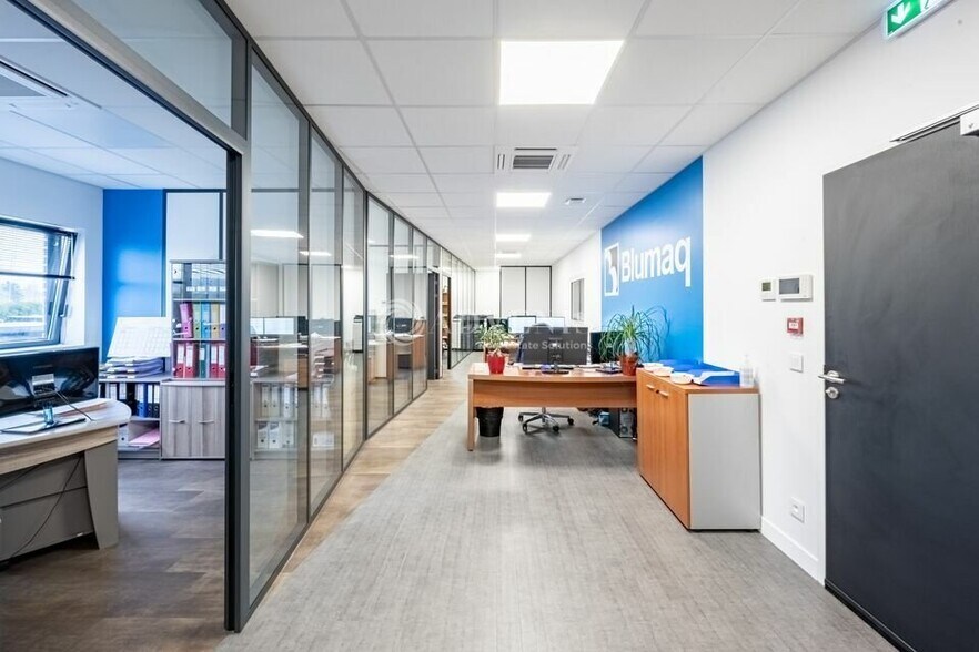 Local d'activités dans Plaisir à vendre - Photo intérieure – Image 3 sur 4