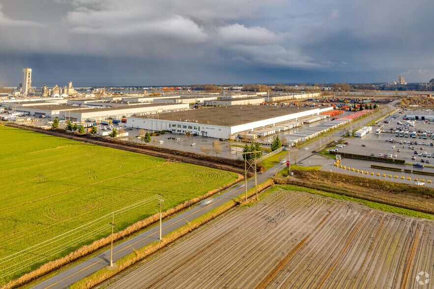 18111 Blundell Rd, Richmond, BC à louer - Photo de l’immeuble – Image 2 sur 6