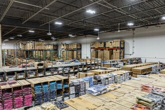 570 Commerce Blvd, Carlstadt, NJ à louer Photo intérieure– Image 2 sur 14