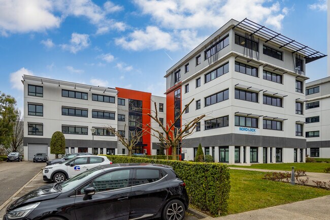 Plus de détails pour 2 Allée du Lazio, Saint-Priest - Bureau à louer