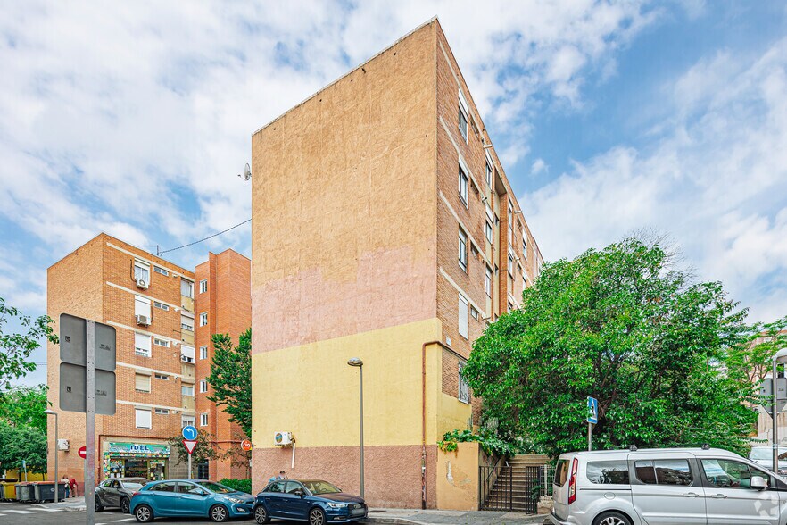 Immeuble residentiel dans Madrid, Madrid à vendre - Photo principale – Image 1 sur 2