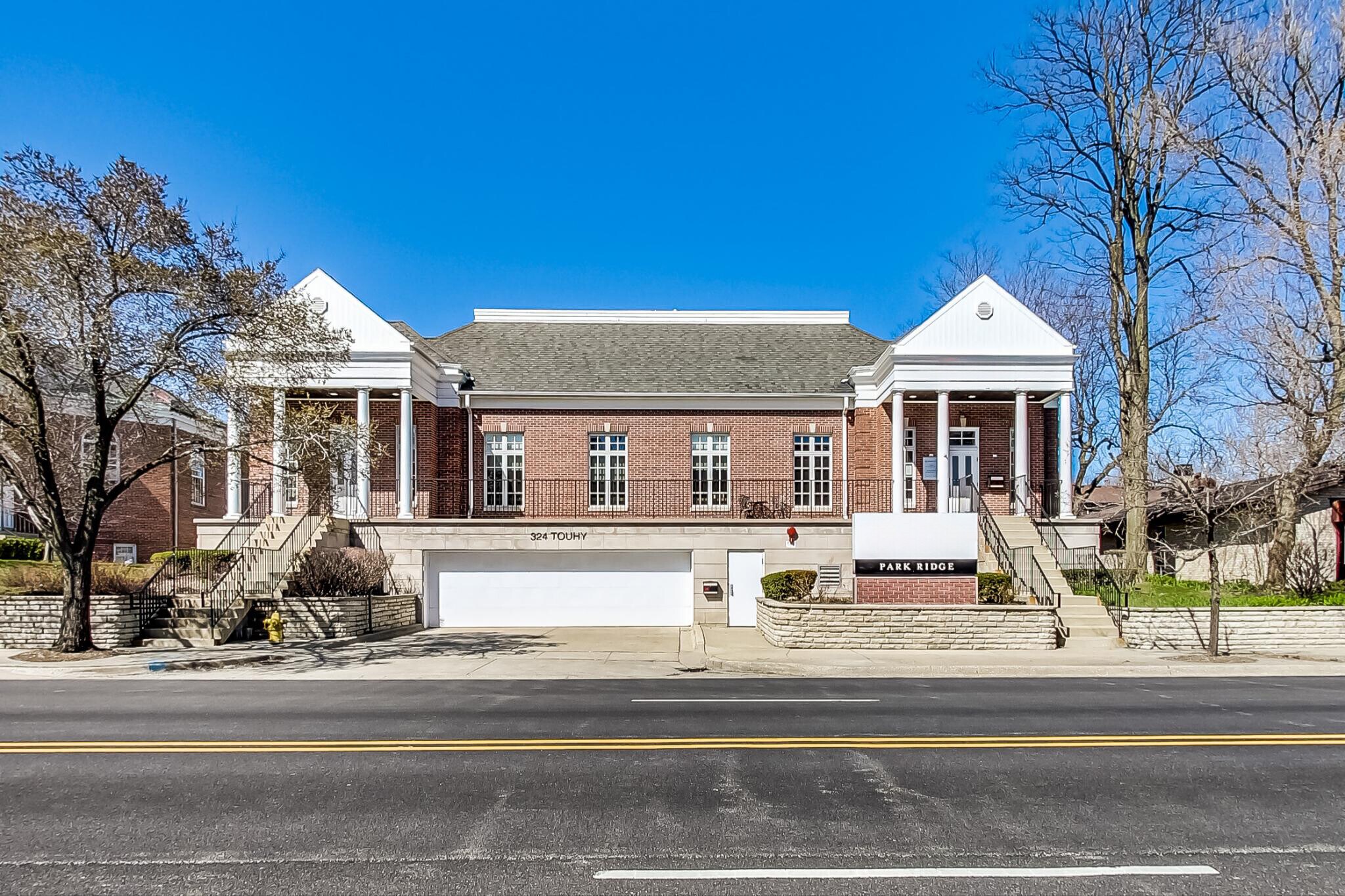 324 W Touhy Ave, Park Ridge, IL à louer Photo de l’immeuble– Image 1 sur 47