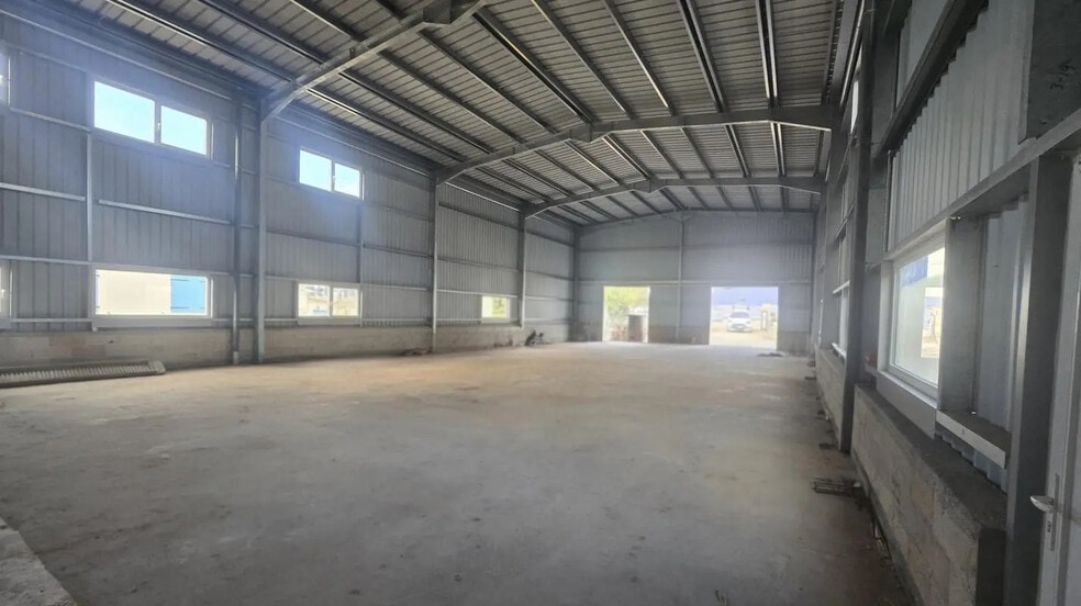 Industriel/Logistique dans La Seyne-sur-Mer à vendre - Photo de l’immeuble – Image 2 sur 3