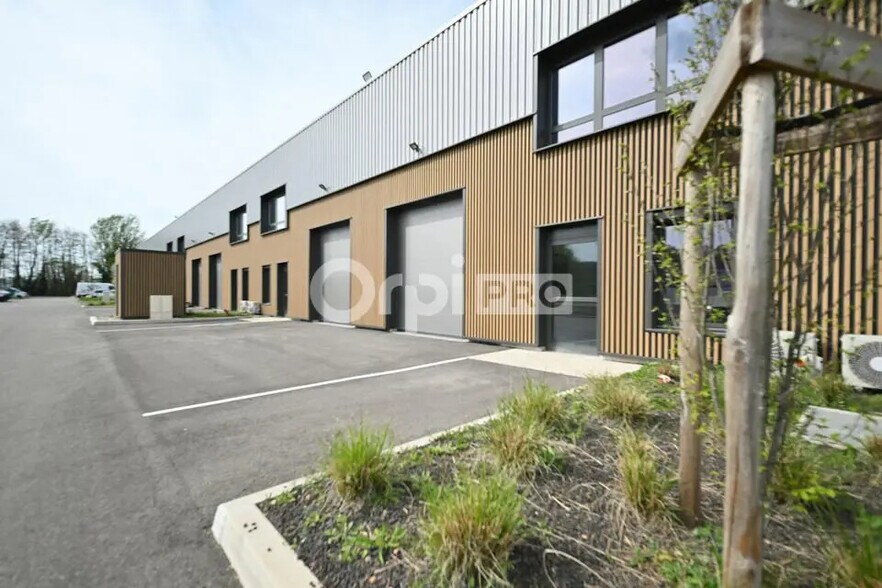 225 B Avenue Des Marronniers, Bourgoin-Jallieu à louer - Photo de l’immeuble – Image 2 sur 6