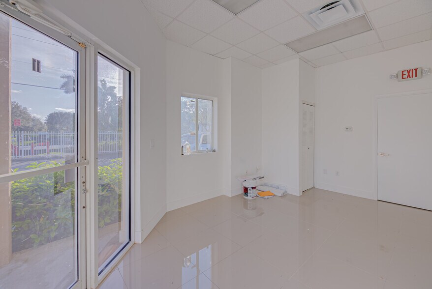3300 NW 112th Ave, Miami, FL à louer - Photo de l’immeuble – Image 3 sur 14