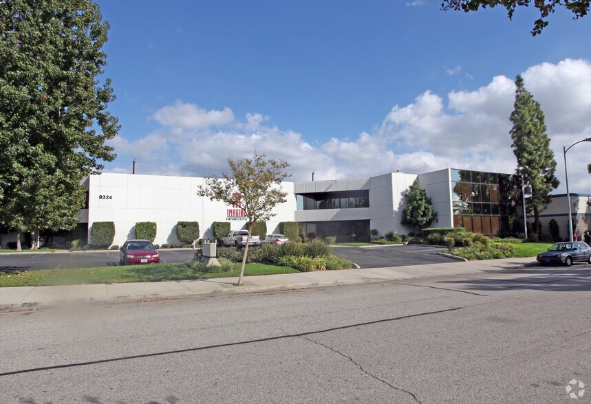 9314-9324 Eton Ave, Chatsworth, CA à louer - Photo principale – Image 2 sur 4