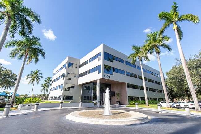 Plus de détails pour 8100 Oak Ln, Miami Lakes, FL - Bureau à louer