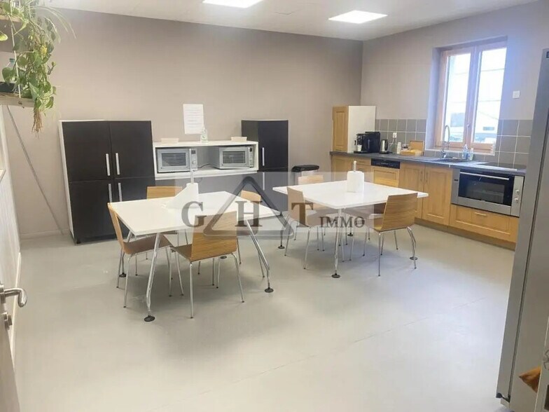 Bureau dans Villenoy à louer - Photo de l’immeuble – Image 3 sur 10