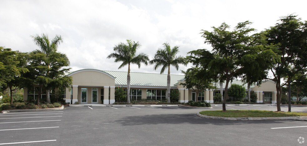 6821 Palisades Park Ct, Fort Myers, FL à louer - Photo principale – Image 2 sur 9