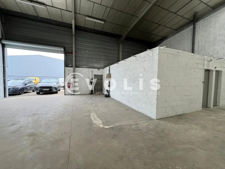 Local d’activités dans Chassieu à louer - Photo intérieure – Image 3 sur 6