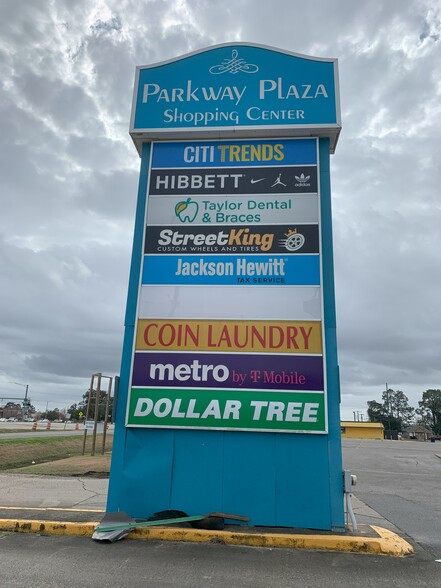 2001 NW Evangeline Trwy, Lafayette, LA à louer - Photo de l’immeuble – Image 2 sur 12