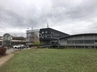 Bureau dans Poissy à louer - Photo principale – Image 2 sur 5