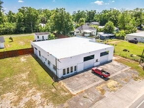 16493 SE Main St, Blountstown, FL à louer Photo de l’immeuble– Image 1 sur 13