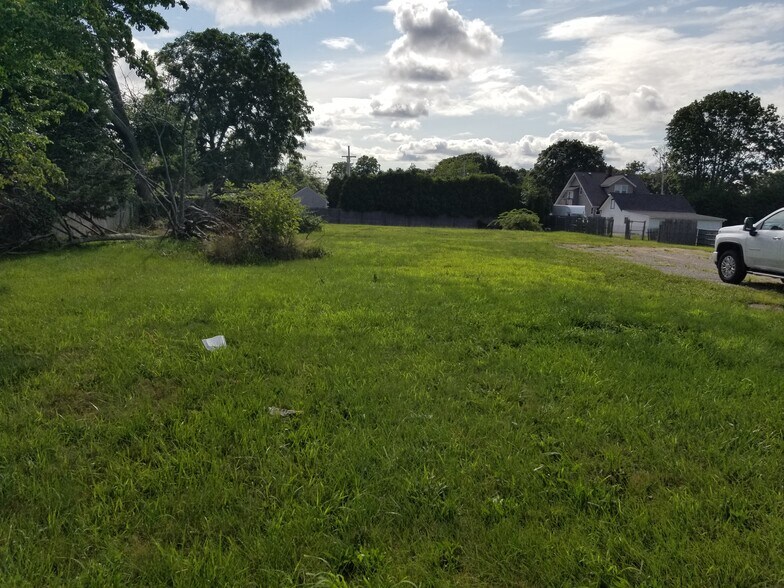 1350 Lakeland Ave, Bohemia, NY à vendre - Photo de l’immeuble – Image 3 sur 5