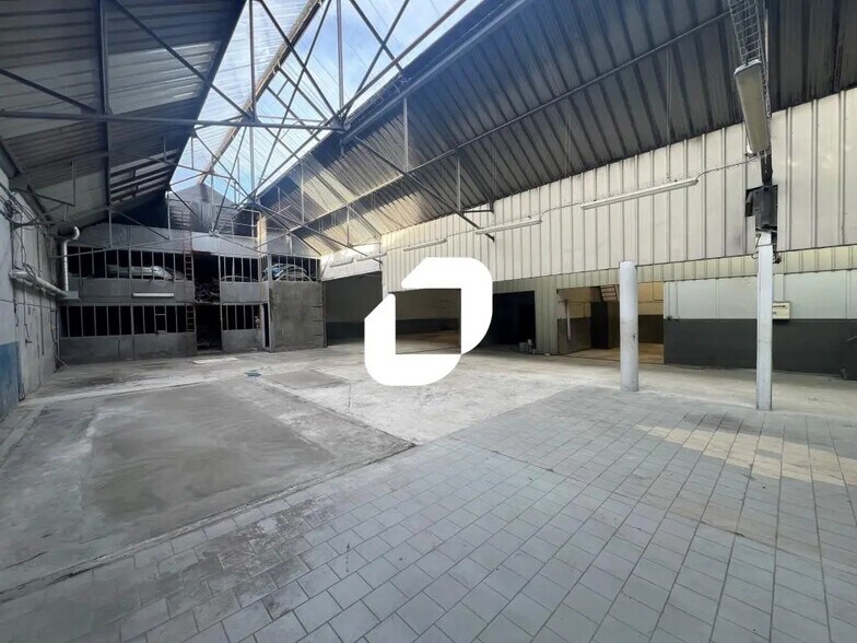 Local d’activités dans Béthune à louer - Photo de l’immeuble – Image 1 sur 12