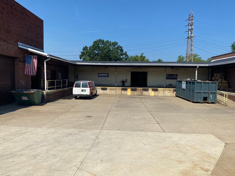 437 Mcgregor Ave NW, Canton, OH à vendre - Photo de l’immeuble – Image 2 sur 7