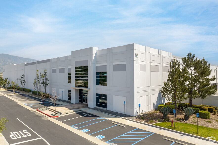 5690 Industrial Pky, San Bernardino, CA à louer - Photo de l’immeuble – Image 1 sur 7