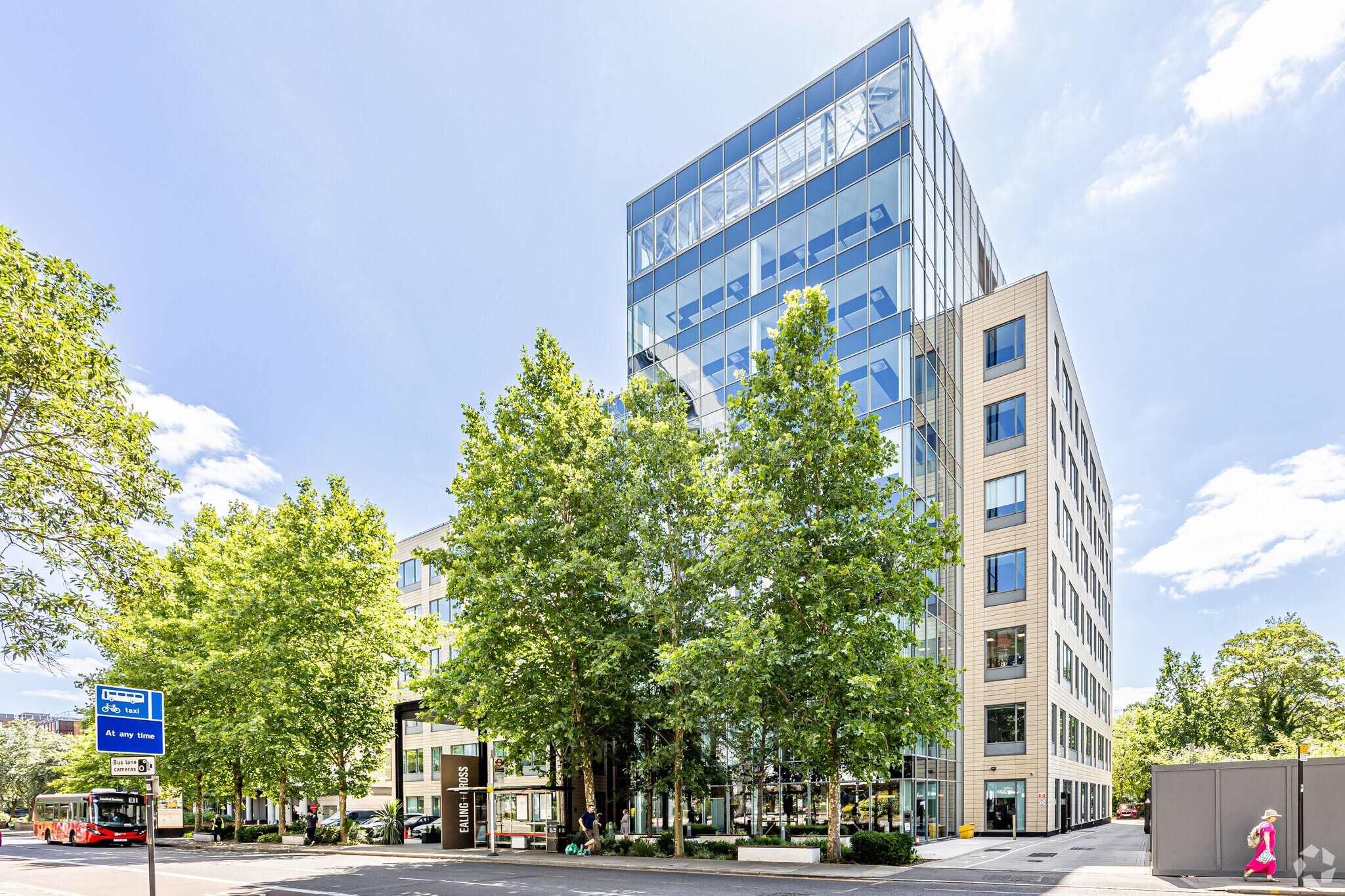 85 Uxbridge Rd, Londres à louer Photo principale– Image 1 sur 29