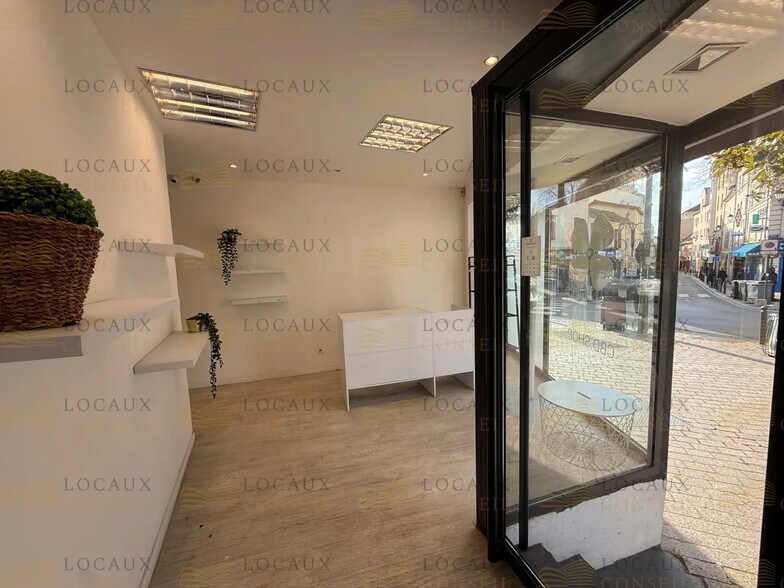 Local commercial dans Argenteuil à louer - Photo intérieure – Image 2 sur 6