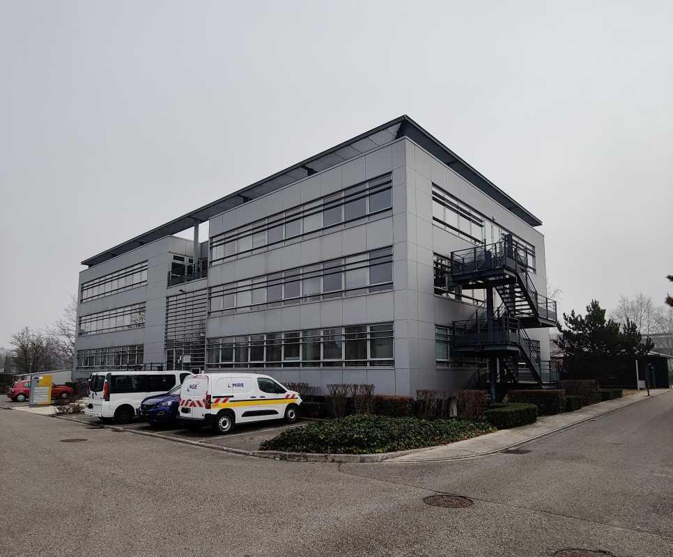 1 Place Berthe Morisot, Saint-Priest à louer Photo de l’immeuble– Image 1 sur 12