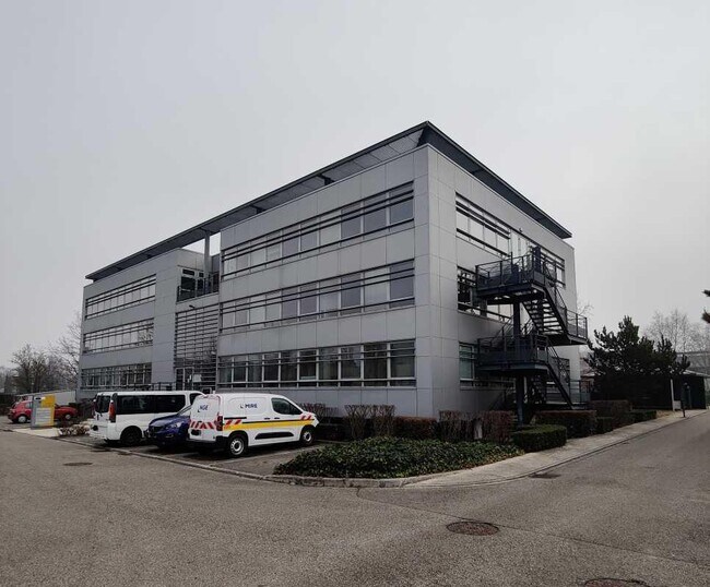 Plus de détails pour 1 Place Berthe Morisot, Saint-Priest - Bureau à louer