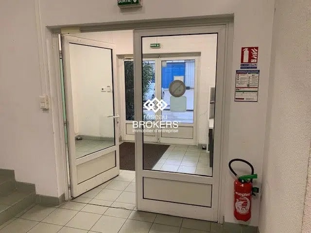 Bureau dans Bollène à louer - Photo de l’immeuble – Image 2 sur 7