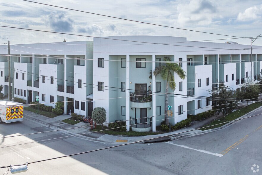 710 E 9th St, Hialeah, FL à louer - Photo de l’immeuble – Image 2 sur 4