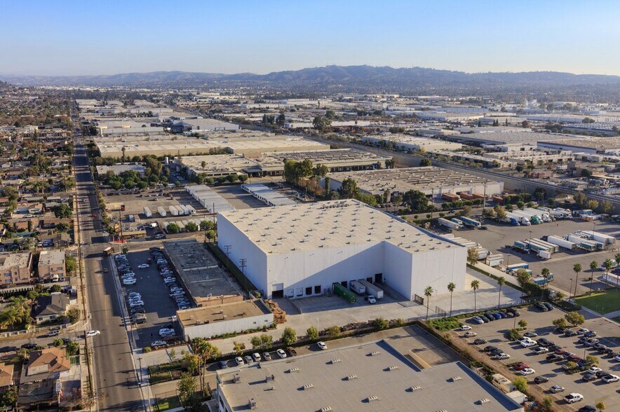 221 N Orange Ave, City of Industry, CA à louer - Photo de l’immeuble – Image 3 sur 4