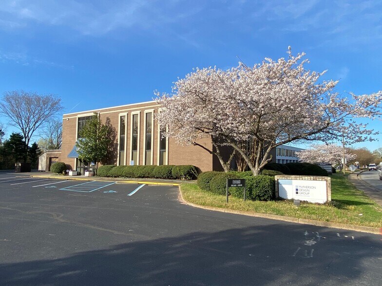 6371 Center Dr, Norfolk, VA à louer - Photo de l’immeuble – Image 2 sur 14