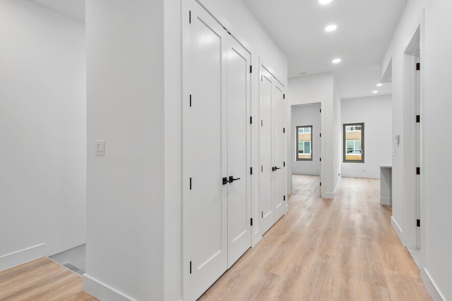 855 Grand St, Brooklyn, NY à vendre - Photo de l’immeuble – Image 3 sur 7