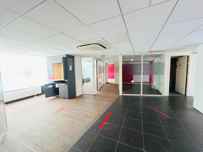 Bureau dans Marly-le-Roi à vendre - Photo intérieure – Image 2 sur 9