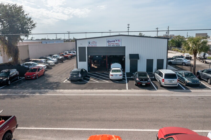 320 Warfield Ave, Venice, FL à louer - Photo de l’immeuble – Image 2 sur 23
