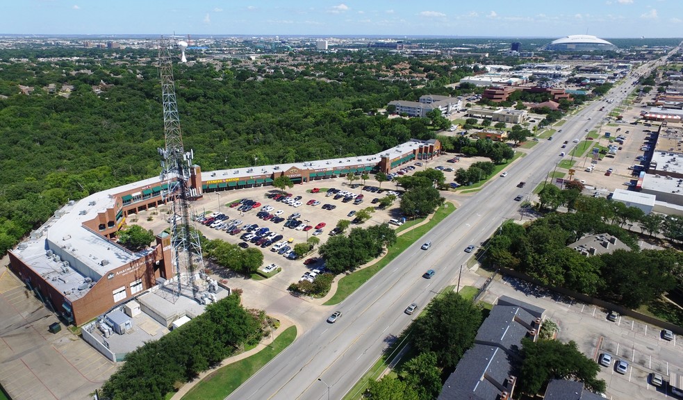 2301 N Collins St, Arlington, TX à louer - Photo de l’immeuble – Image 1 sur 13