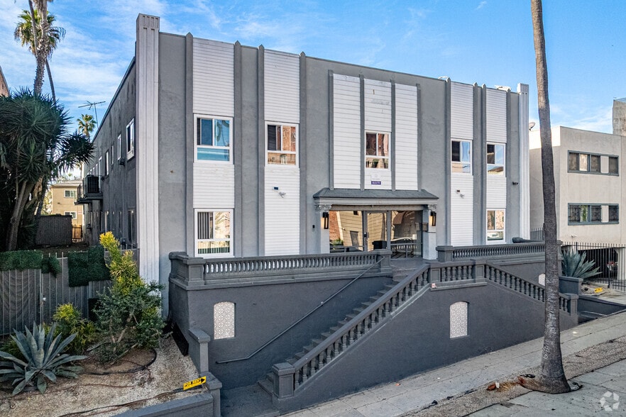 747 S New Hampshire Ave, Los Angeles, CA à vendre - Photo principale – Image 1 sur 13