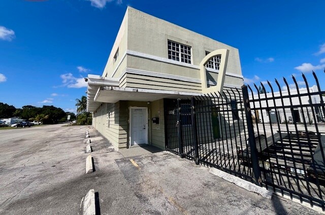 2000 N Dixie Hwy, Hollywood, FL à louer - Photo de l’immeuble – Image 2 sur 22