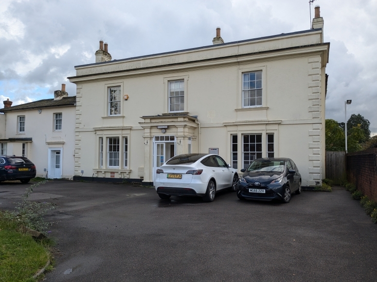 Horsham Rd, Cranleigh à vendre - Photo principale – Image 1 sur 7