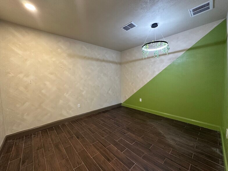 1707 E Edgewood Dr, Lakeland, FL à louer - Photo de l’immeuble – Image 3 sur 24