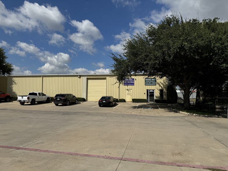 1500 S I 35 E, Lancaster, TX à louer - Photo de l’immeuble – Image 1 sur 2